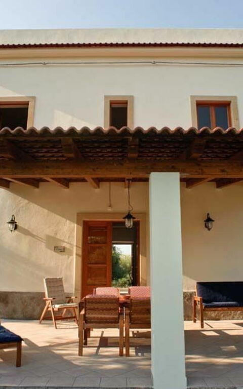 Cicero: Außen, Garten