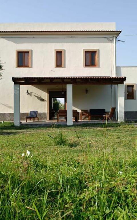 Cicero: Außen, Garten