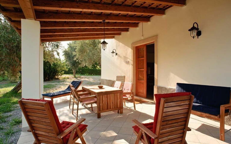 Cicero: Außen, Garten