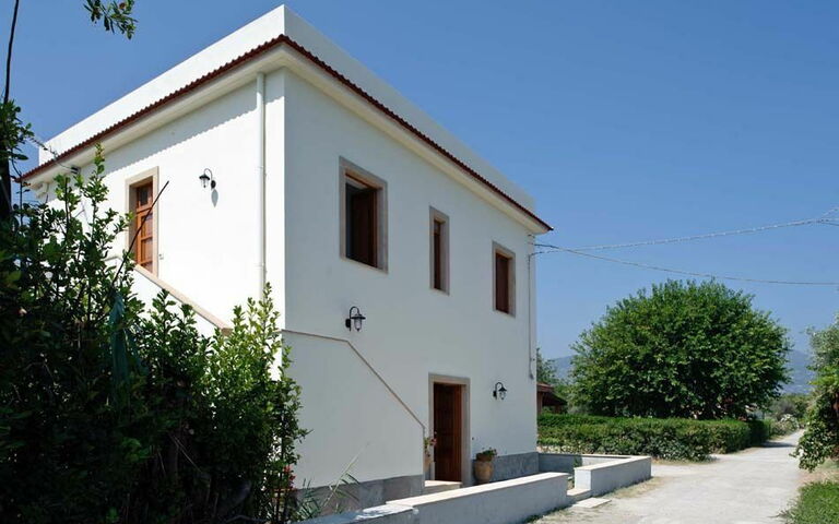 Cicero: Außen, Garten