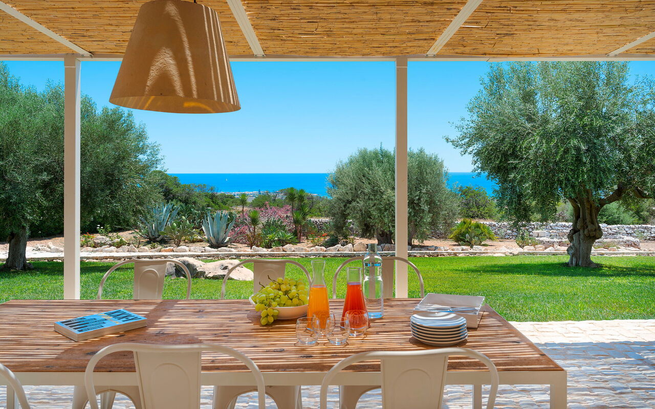 Unterkunft Isla Verde - Carrubi: Ansichten, Außen, Balkon / Terrasse / Patio, Draussen, Garten