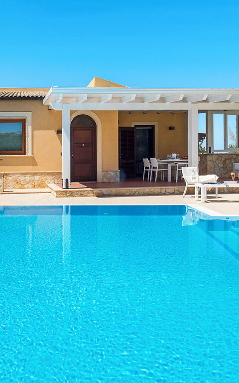 Afrodite: Außen, Draussen, Schwimmbad