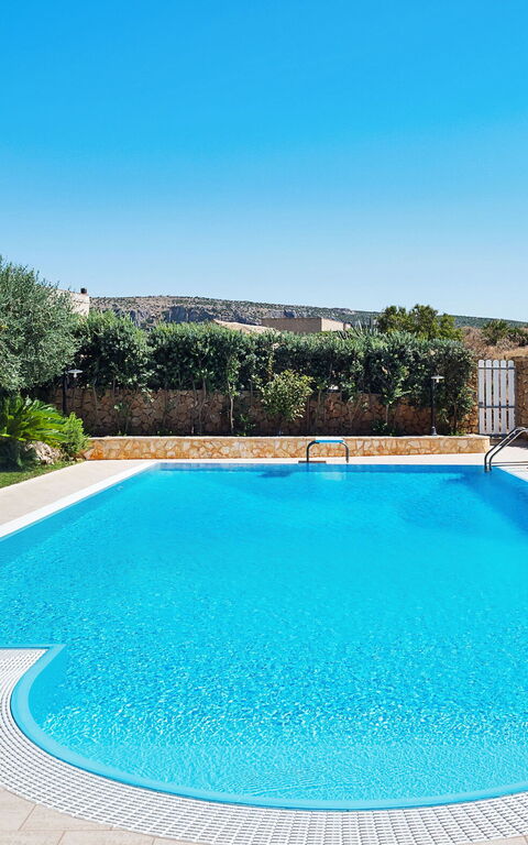 Afrodite: Draussen, Schwimmbad