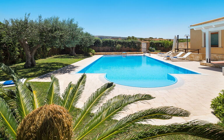 Afrodite: Draussen, Garten, Schwimmbad, Sommer