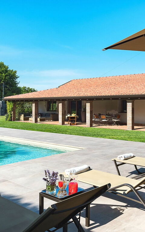 Viagrande: Schwimmbad