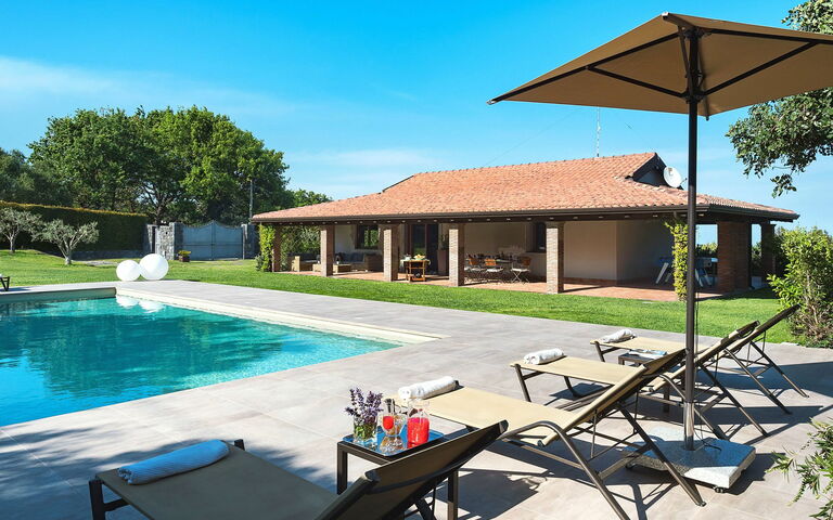 Viagrande: Schwimmbad