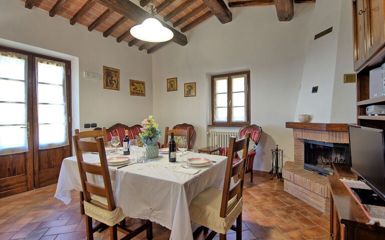 Villa Portole Due: Esszimmer, Küche, Wohnzimmer