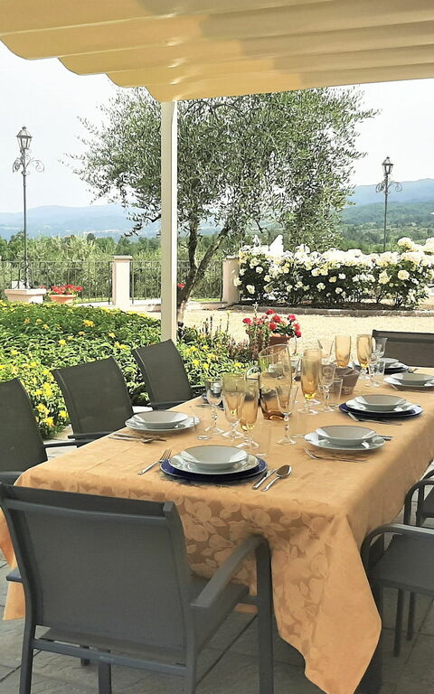 Villa Gaville: Balkon / Terrasse / Patio, Draussen