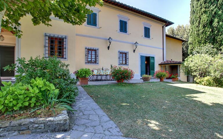 Villa Stolli: Außen, Garten