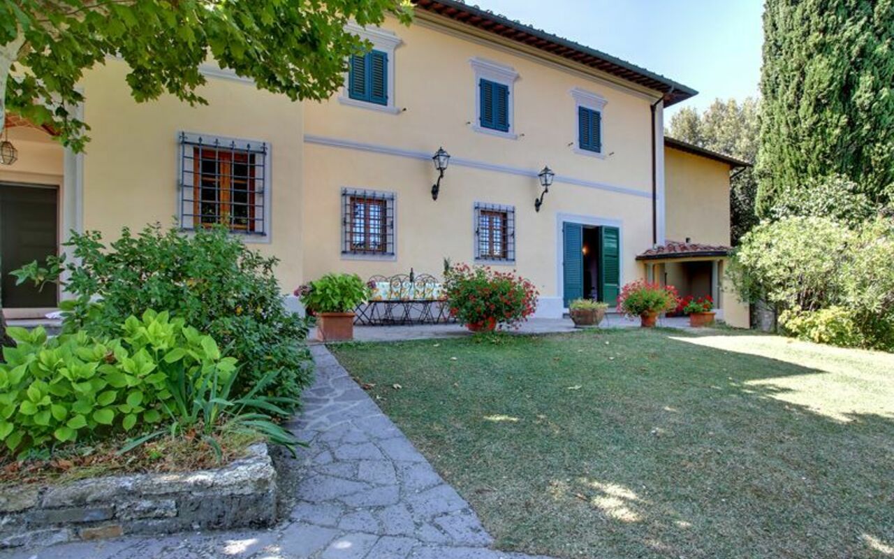 Villa Stolli: Außen, Garten