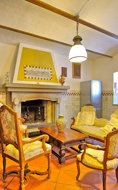 Villa Lorena: Esszimmer, Küche, Wohnzimmer