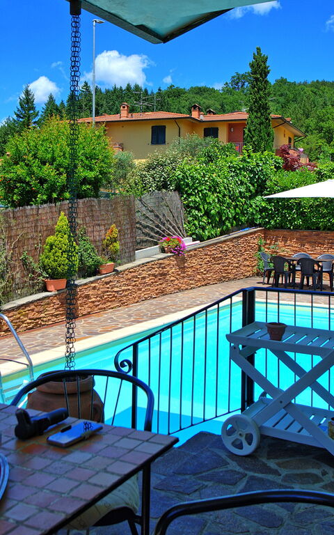 Villa Pratovecchio: Balkon / Terrasse / Patio, Draussen, Schwimmbad