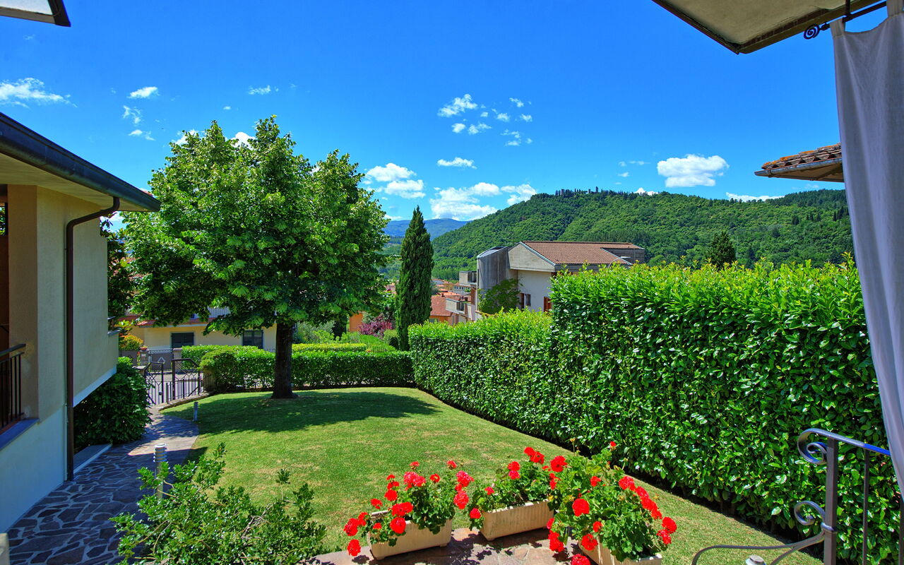 Villa Pratovecchio: Ansichten, Draussen, Garten