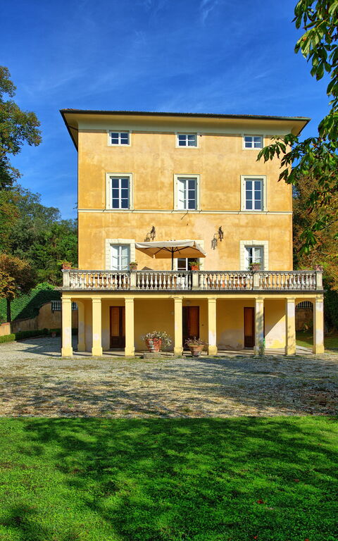 Villa Fiamma: Außen, Draussen
