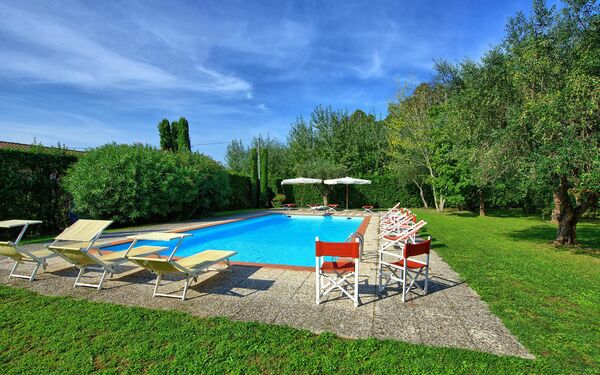 Villa Fiamma: Garten, Schwimmbad
