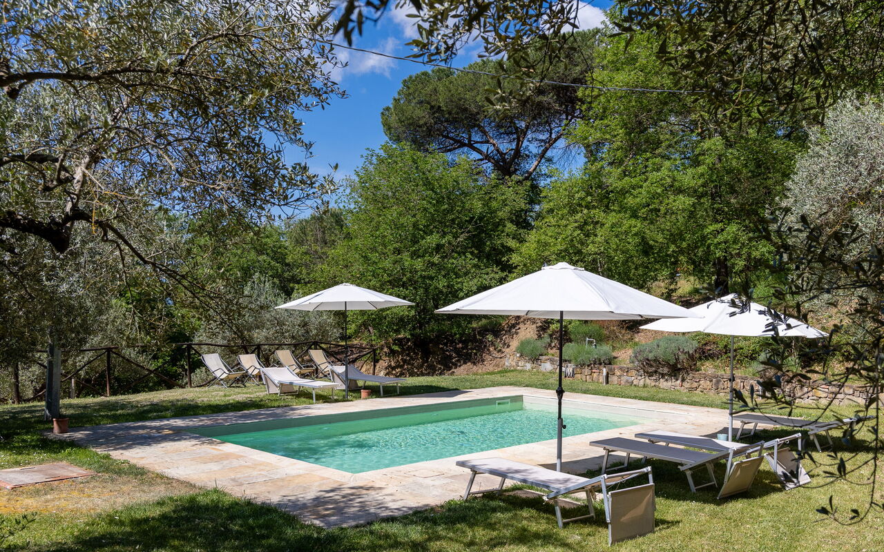 Villa Morandi: Draussen, Garten, Schwimmbad