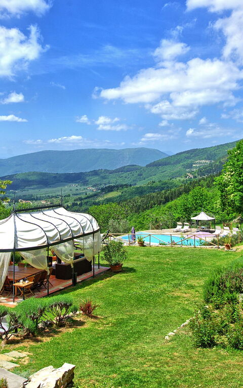 Villa Tenuta Lonciano: Ansichten, Draussen, Garten, Sommer