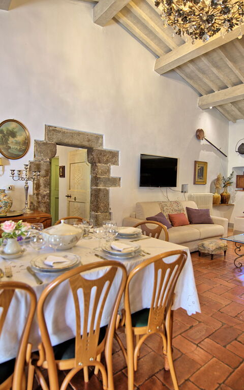 Villa Tenuta Lonciano: Esszimmer, Wohnzimmer