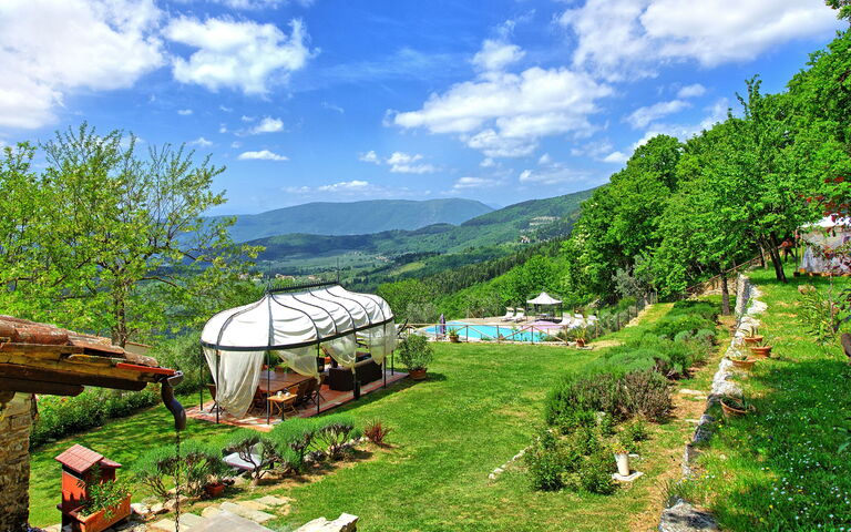 Villa Tenuta Lonciano: Ansichten, Draussen, Garten, Sommer