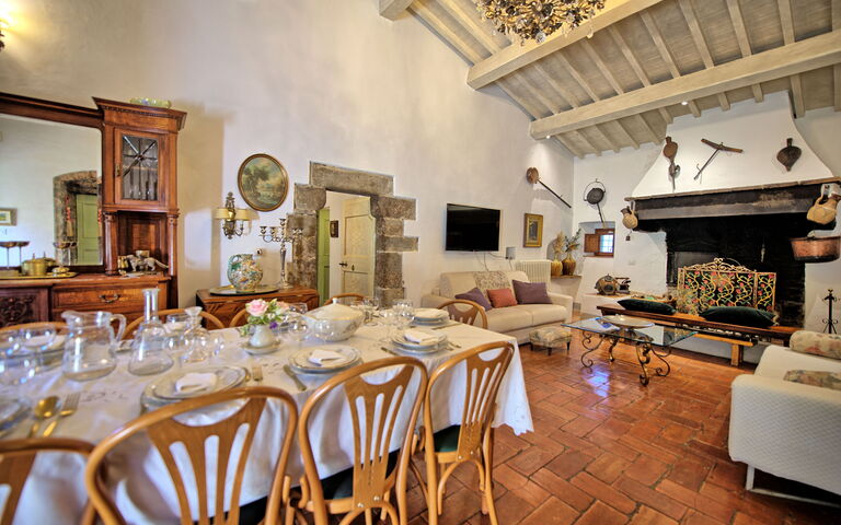 Villa Tenuta Lonciano: Esszimmer, Wohnzimmer