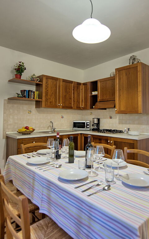 Villa Picchio: Esszimmer, Küche, Wohnzimmer