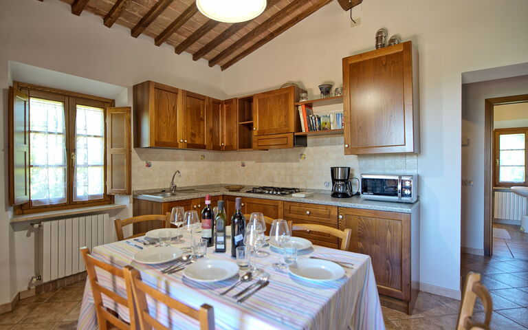 Villa Picchio: Esszimmer, Küche, Wohnzimmer