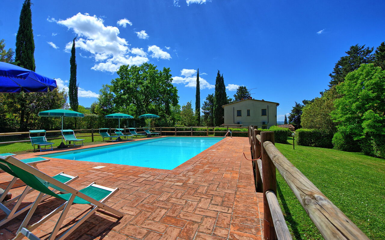 Villa Picchio: Draussen, Garten, Schwimmbad