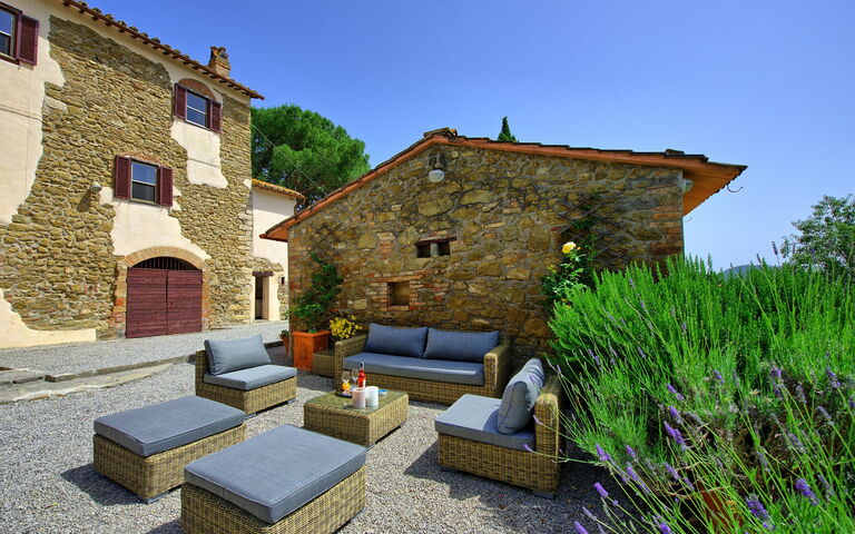 Villa Uccellaia: Draussen, Garten