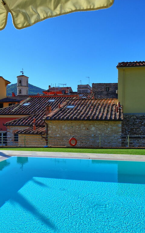 Flavia: Ansichten, Außen, Draussen, Garten, Schwimmbad, Sommer