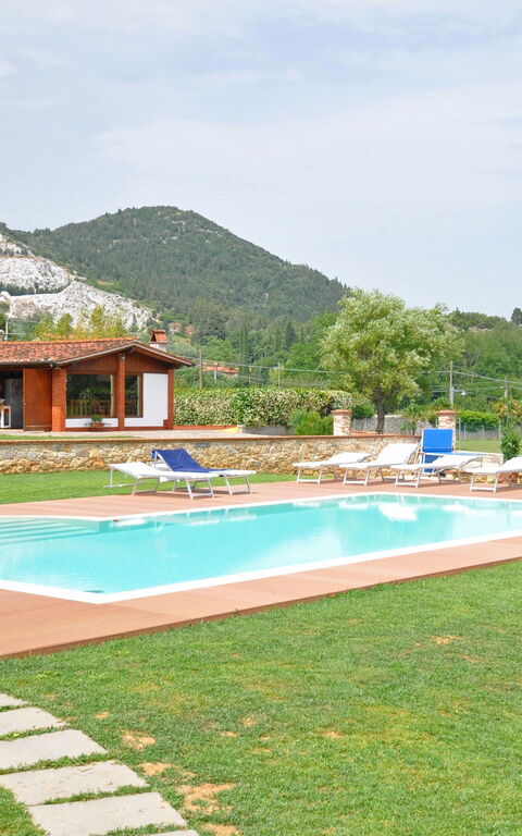 Flavia: Garten, Schwimmbad