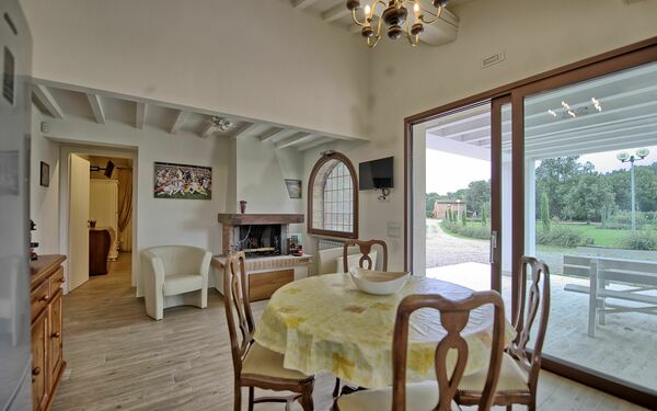 Unterkunft Fornace 1: Esszimmer, Küche, Wohnzimmer