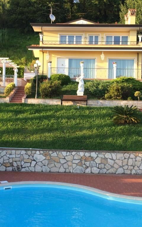 Villa Sophia: Draussen, Schwimmbad