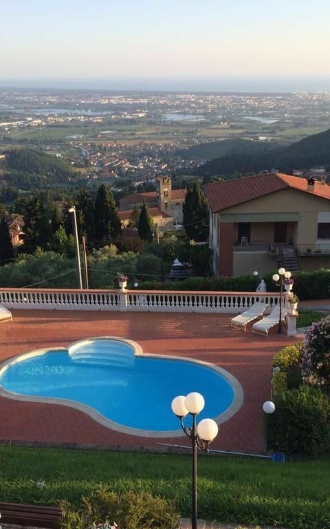 Villa Sophia: Ansichten, Schwimmbad