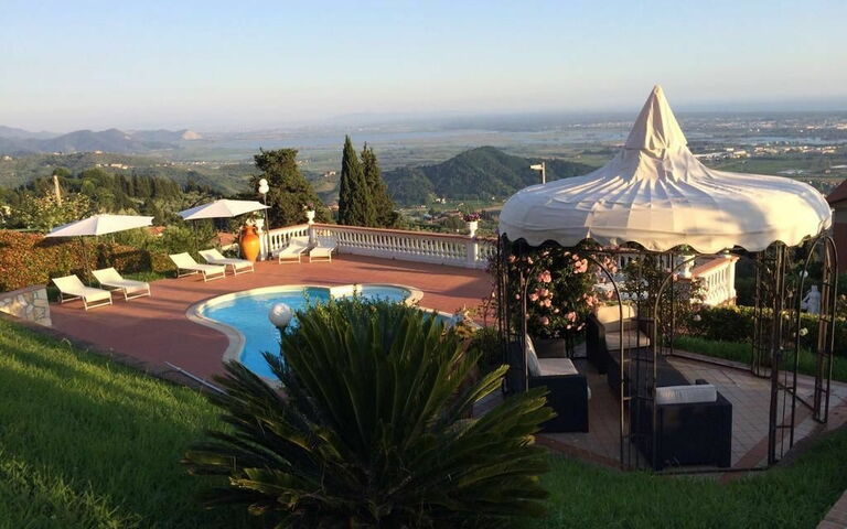 Villa Sophia: Ansichten, Schwimmbad