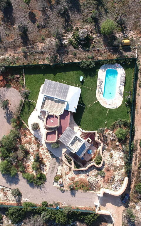 Trullo Torre Suda: Ansichten, Garten, Schwimmbad
