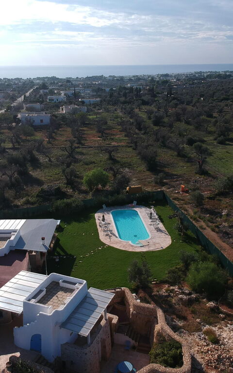 Trullo Torre Suda: Ansichten, Garten, Schwimmbad