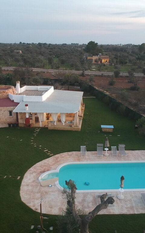 Trullo Torre Suda: Ansichten, Garten, Schwimmbad