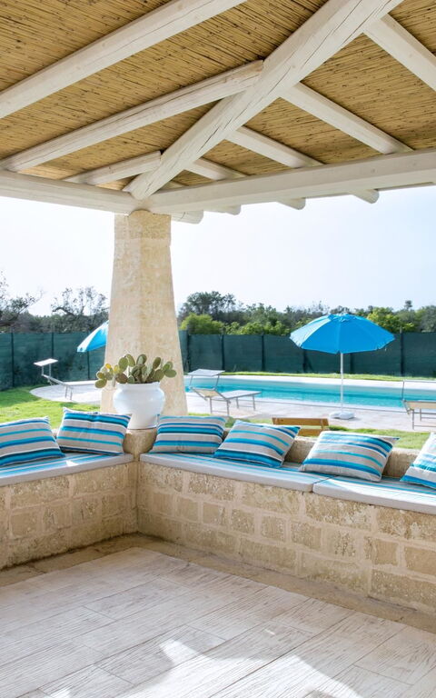 Trullo Torre Suda: Draussen, Garten