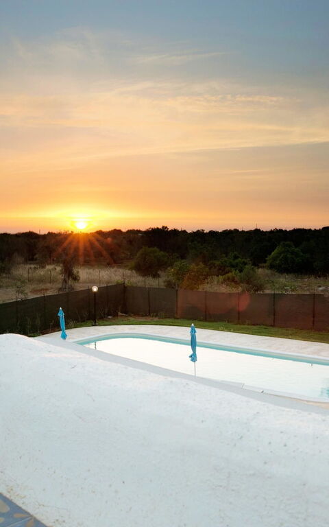 Trullo Torre Suda: Draussen, Garten