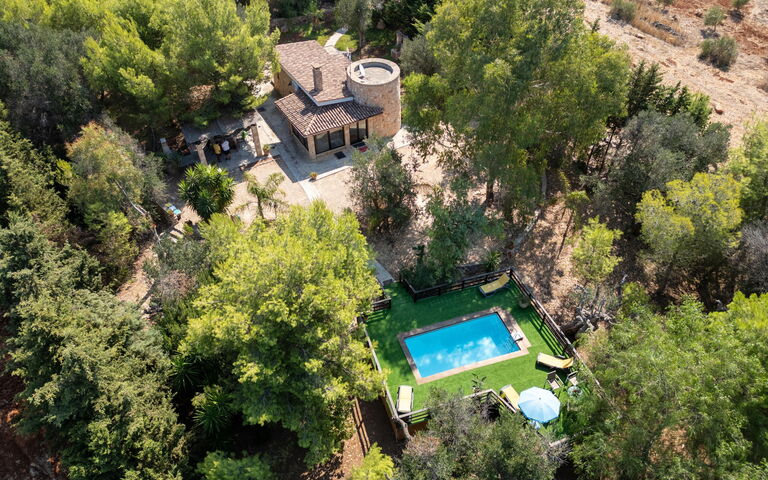 Villa Serena Maria: Ansichten, Garten, Schwimmbad
