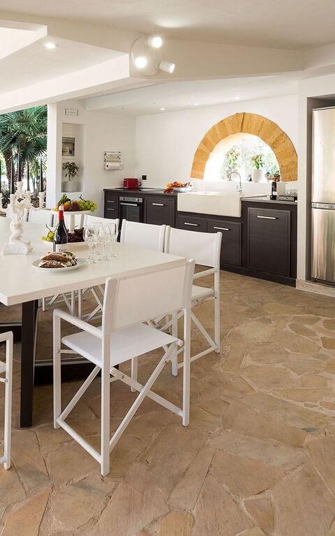 Villa Agorà: Draussen, Küche