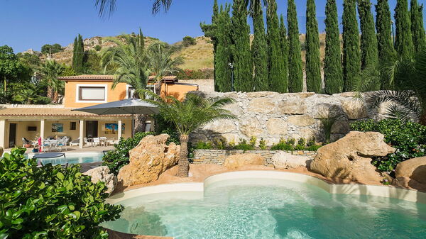 Villa Agorà: Garten, Schwimmbad