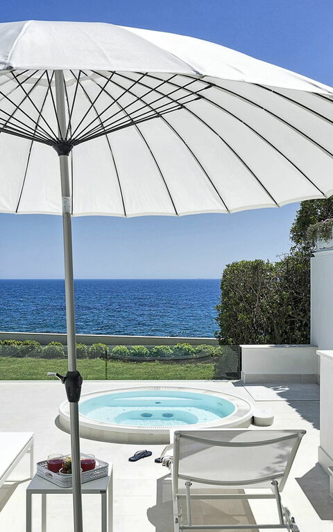 Marisol: Draussen, Whirlpool