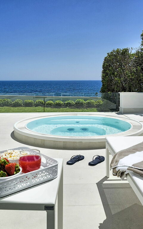 Marisol: Draussen, Whirlpool