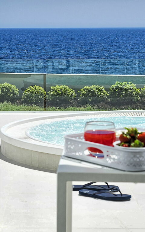 Marisol: Draussen, Whirlpool