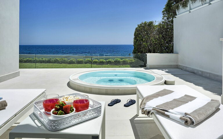 Marisol: Draussen, Whirlpool