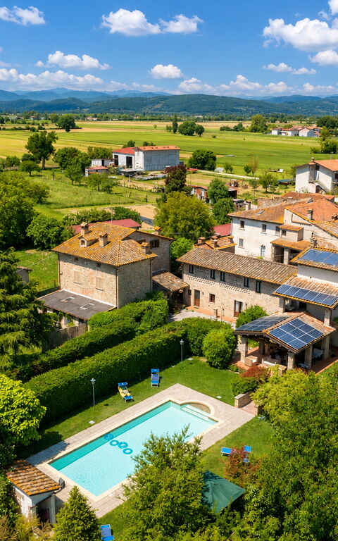 Casale Tiziano: Ansichten, Garten, Schwimmbad