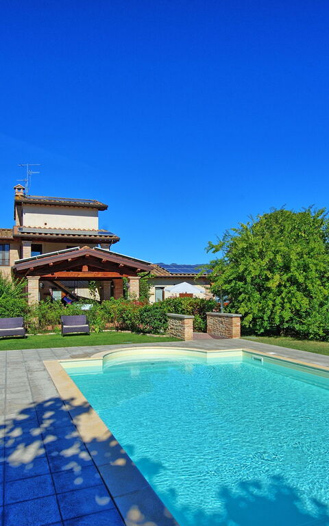 Casale Tiziano: Garten, Schwimmbad