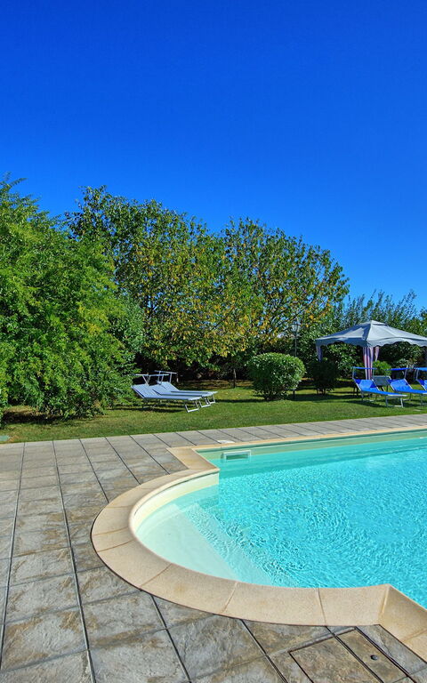 Casale Tiziano: Garten, Schwimmbad