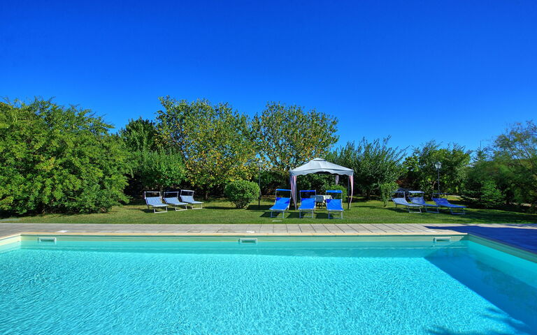 Casale Tiziano: Garten, Schwimmbad